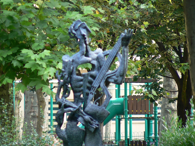 Le Jardin du Luxembourg: Statue d'Ossip Zadkine 160